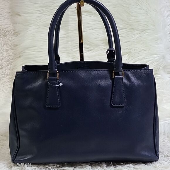 💯 Authentic Prada Safiano Lux Galeria MM  Size - Picture 9 of 16